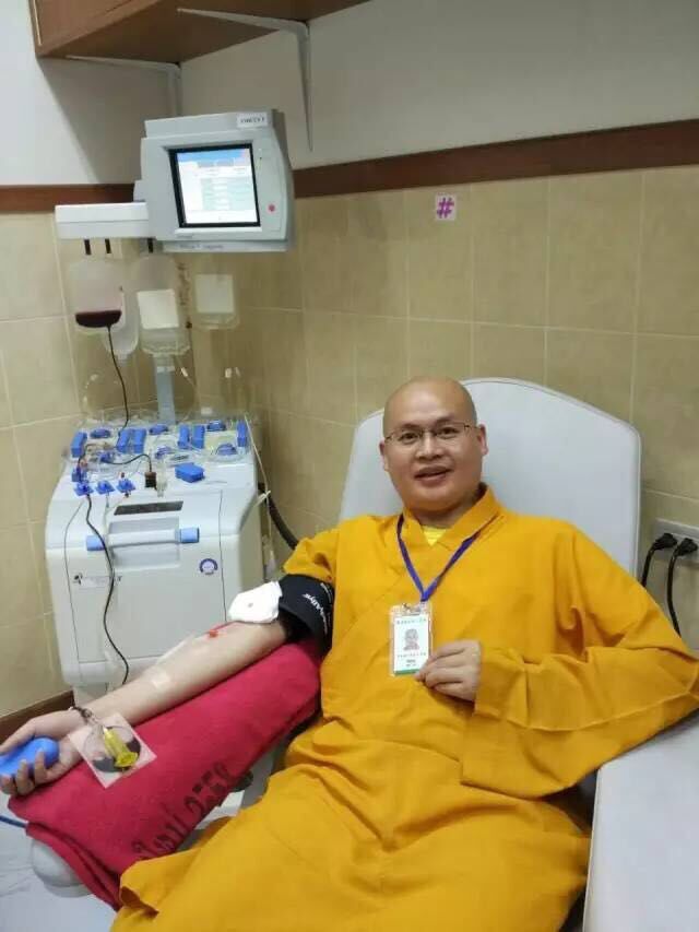 釋德超法師在泰國捐獻血小板