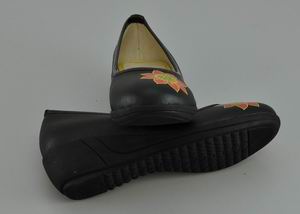 網站居士鞋：雪蓮淺口黑色高級人造皮女鞋（LH001-2A