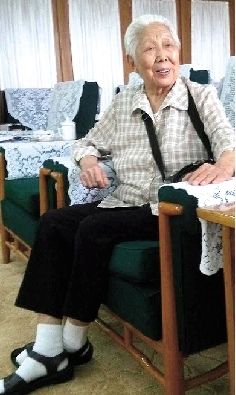 傳遞正能量：81歲中國好奶奶賣房捐款70萬，自己住養老院