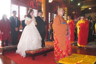 聖嚴法師；佛教認可公開婚姻，但不提倡佛化婚禮