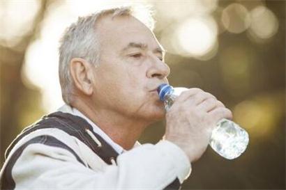 高血壓人群這樣喝水最健康