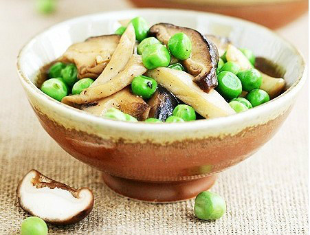 素食製作：雜菇炒豌豆