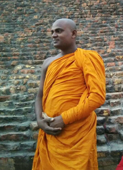 印度朝聖——拘屍那迦拉瑪巴佛塔擷影，僧人相好眾驚嘆！