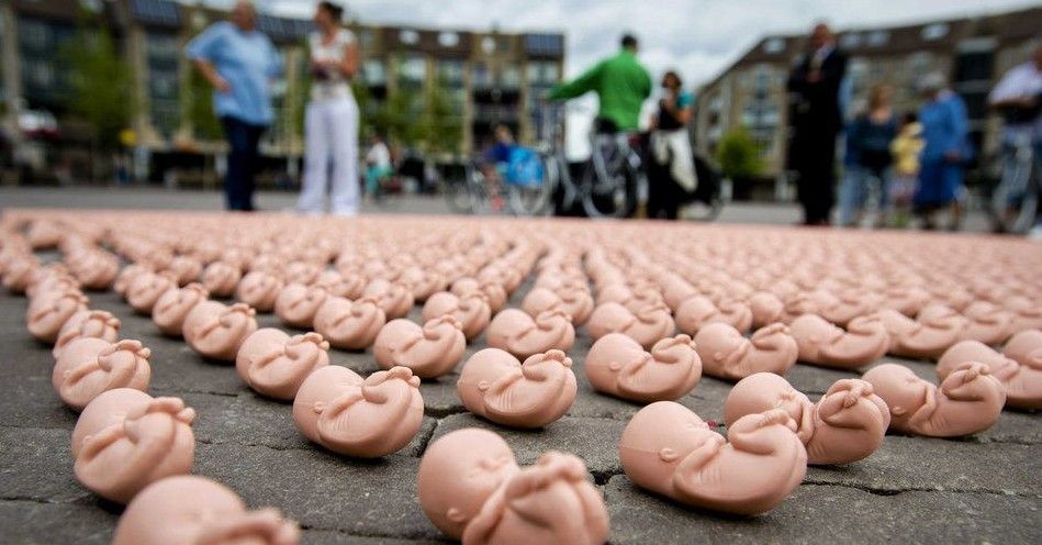 震撼人心的反墮胎雕塑 《從未出生的孩子》