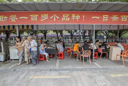 深圳最大海鮮酒樓改賣素餐，百種美食28元賣瘋了