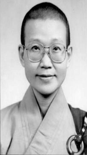 印光大師：楊氏拜佛，佛像起立答拜，此乃冤家幻境