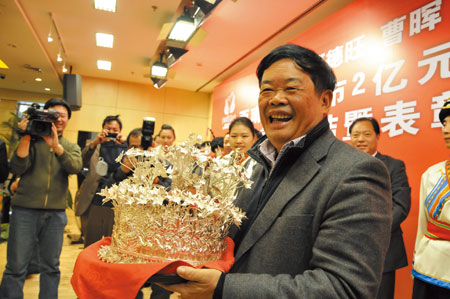 曹德旺累計捐贈50億 堅持「造血式」慈善