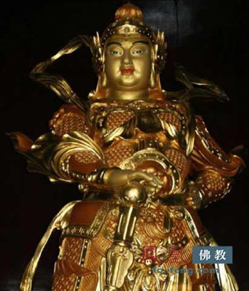 韋陀菩薩拿降魔杵的姿勢暗示了寺院的狀態