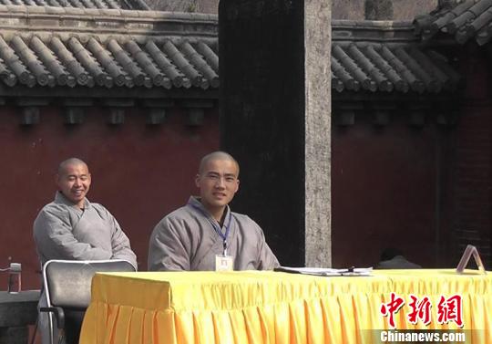 少林寺僧人義務導遊引關注，遊客感覺在聽禪