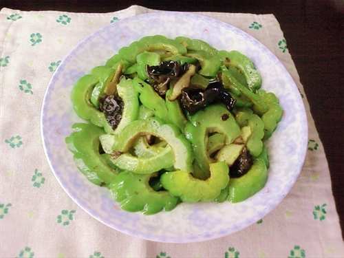 吃平常飯菜，知人情冷暖
