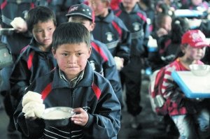 青海藏族小學生：饅頭加開水即為午餐