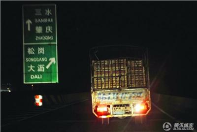 水煮活貓做法滅絕人性