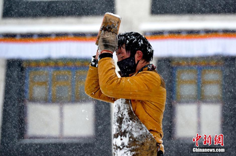 西藏：風雪中的朝拜