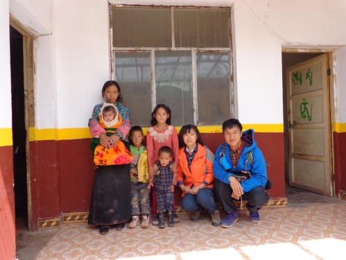 藏區那些貧困失學的孩子們