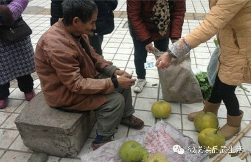 別總是去超市了：也許他們的蔬果更綠色，他們的心更需要您