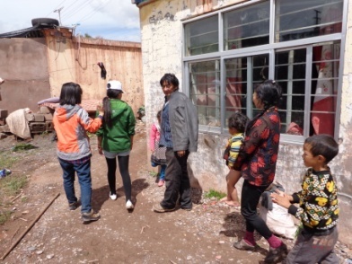 藏區那些貧困失學的孩子們