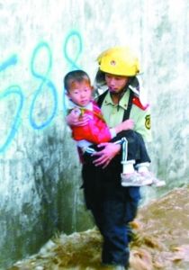 消防隊員救援歸遇車禍為救戰友犧牲