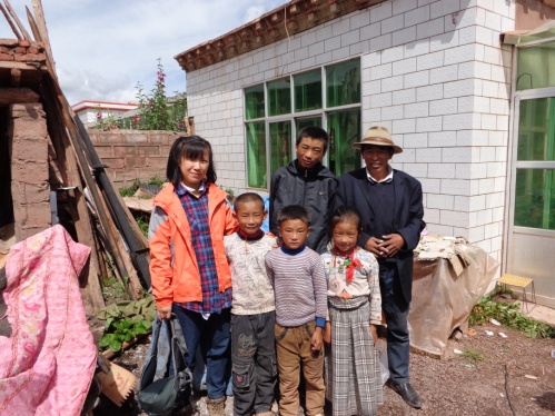 藏區那些貧困失學的孩子們