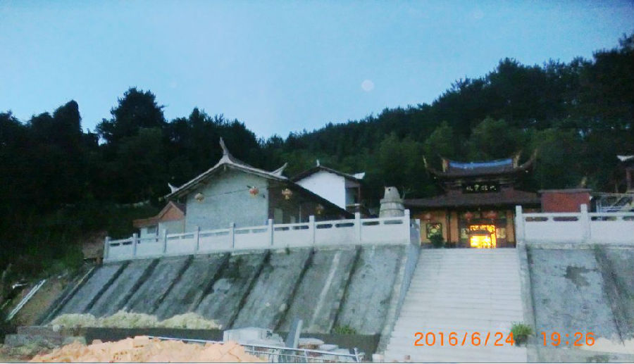 路邊大石佛緣說,瑤音禪寺夜來客 路邊大石佛緣說,瑤音禪寺夜來客