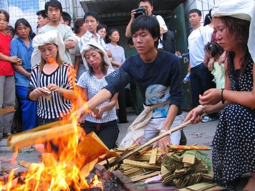 然教法師：清明節佛教徒可以燒紙嗎