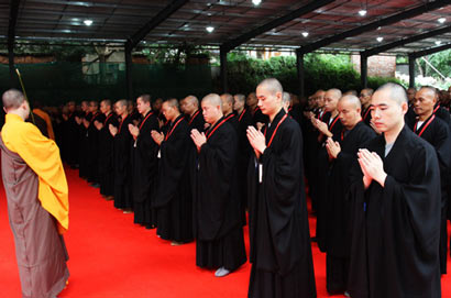 宗舜法師：皈依後在家人就可以穿海青了嗎