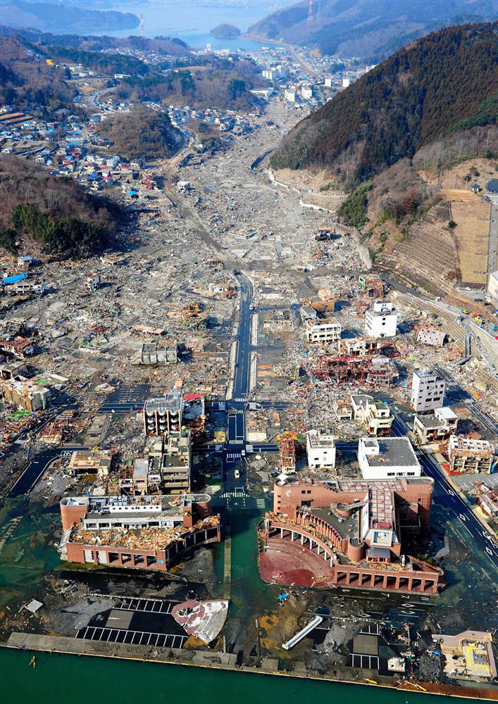 日本地震和海嘯的悲慘相片30張