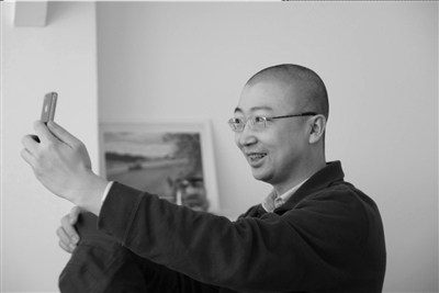 傳遞正能量:北大碩士為愛光頭從白血病人到公益使者 傳遞正能量:北大碩士為愛光頭從白血病人到公益使者